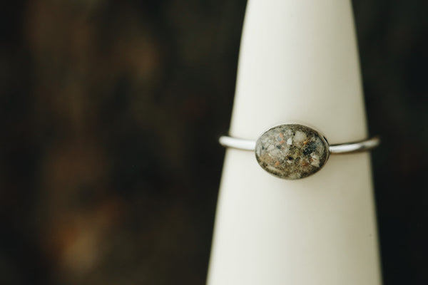 Solid Gold Horizontal Oval Ring