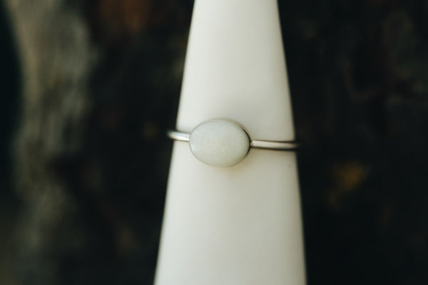 Solid Gold Horizontal Oval Ring