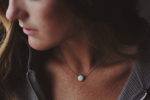 Solid gold round necklace