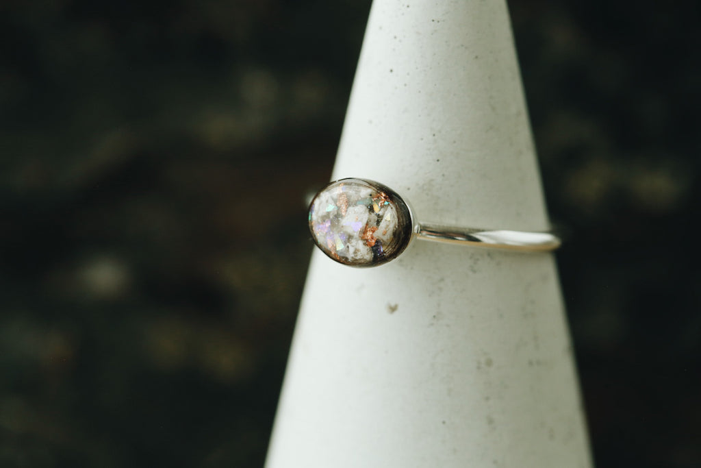 Solid Gold Horizontal Oval Ring