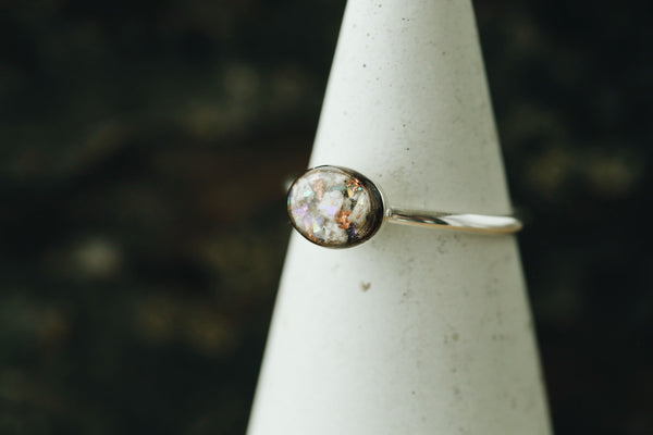 Solid Gold Horizontal Oval Ring