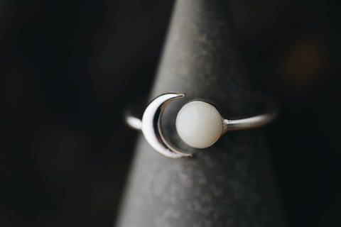 La Luna Ring – The Milky Mudra